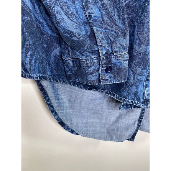 Chico's Blue Chambray Denim Printed Button Down Top Women's Size 0 Small S - Picture 4 of 9